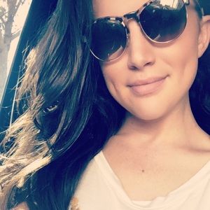 Meet your Posher, Joelle